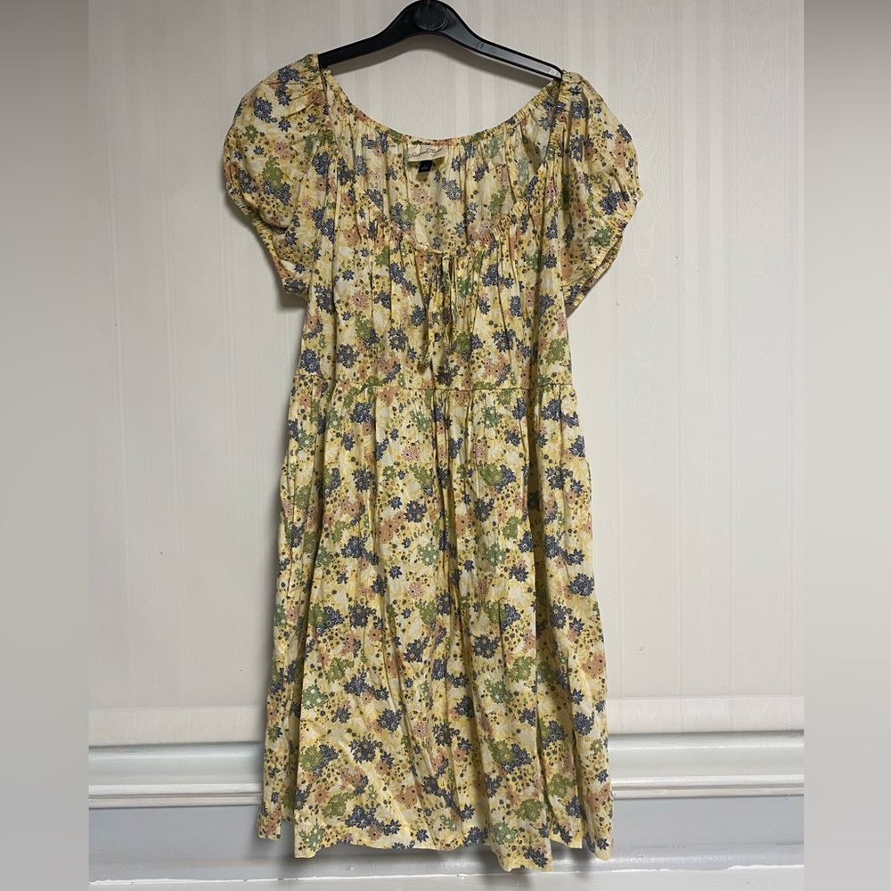 Keyhole peasant dress